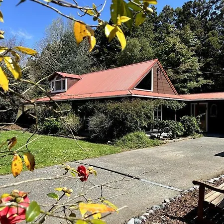 Kauri Lodge Taupaki Exterior photo