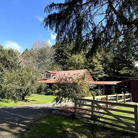 Kauri Lodge Taupaki Exterior photo